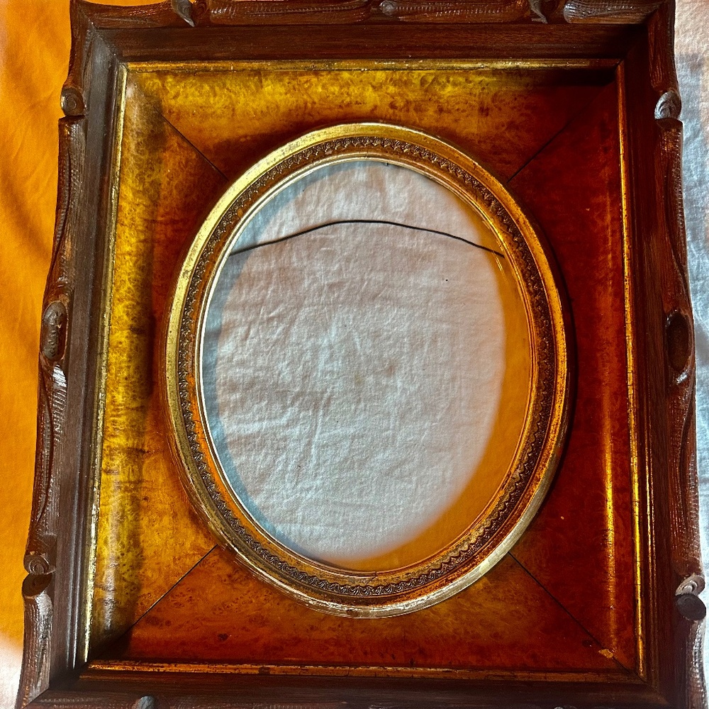 Vintage oak picture frame with oval inset
